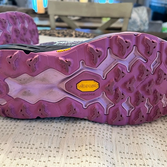 Hoka sneakers. - Picture 4 of 8